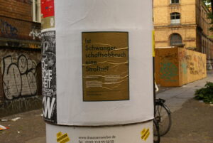 Plakataktion vom What the Fuck-Bündnis zu Abtreibung. Wir sind ein Bündnis gegen den "Marsch für das Leben" und für Emanzipation.
