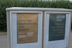 Plakataktion vom What the Fuck-Bündnis zu Abtreibung. Wir sind ein Bündnis gegen den "Marsch für das Leben" und für Emanzipation.